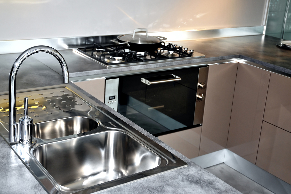 stainless-steel-kitchen-faucet_fyTKHoAu